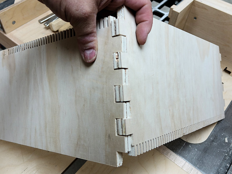 Building The Ultimate Box Joint Jig IBUILDIT.CA